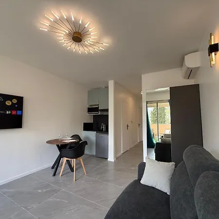Renovated 5 Minutes From La Croisette *